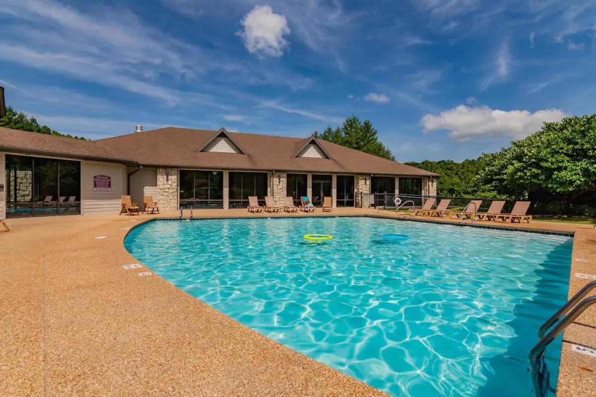 Golf On Site - Walk-In Shower - Jetted Tub - Free Attraction Tickets Included Branson Exterior photo