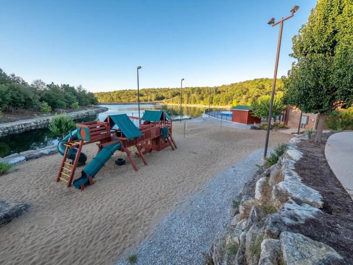 Golf On Site - Walk-In Shower - Jetted Tub - Free Attraction Tickets Included Branson Exterior photo