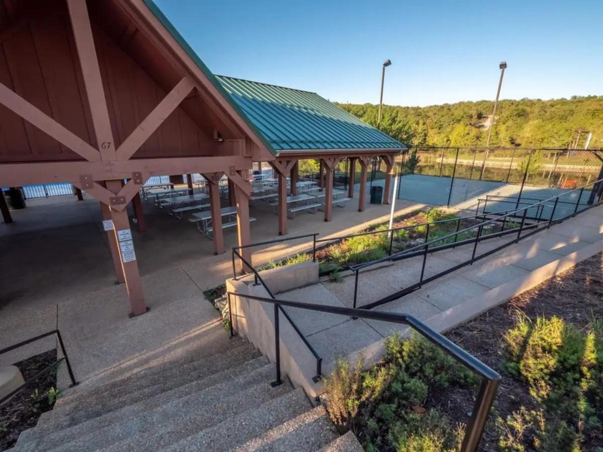 Golf On Site - Walk-In Shower - Jetted Tub - Free Attraction Tickets Included Branson Exterior photo